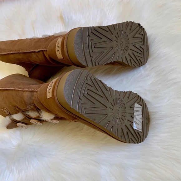 UGG Chestnut Bailey Button Triplet II Boots - Picture 7 of 8